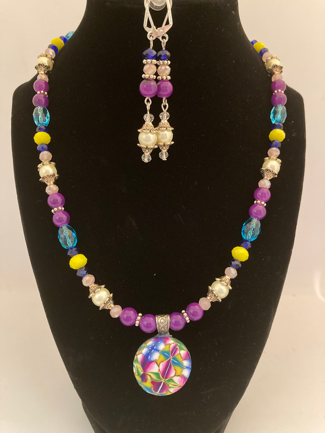 Multic-color cabachon pendant necklace with long dangling earrings