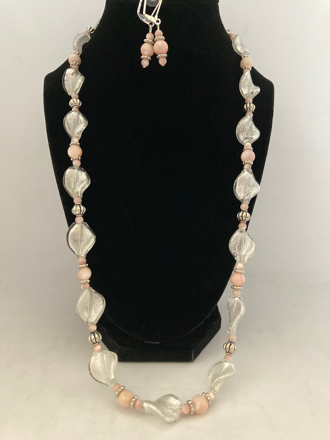 Natural shell and mother of pearl necklace with earrings